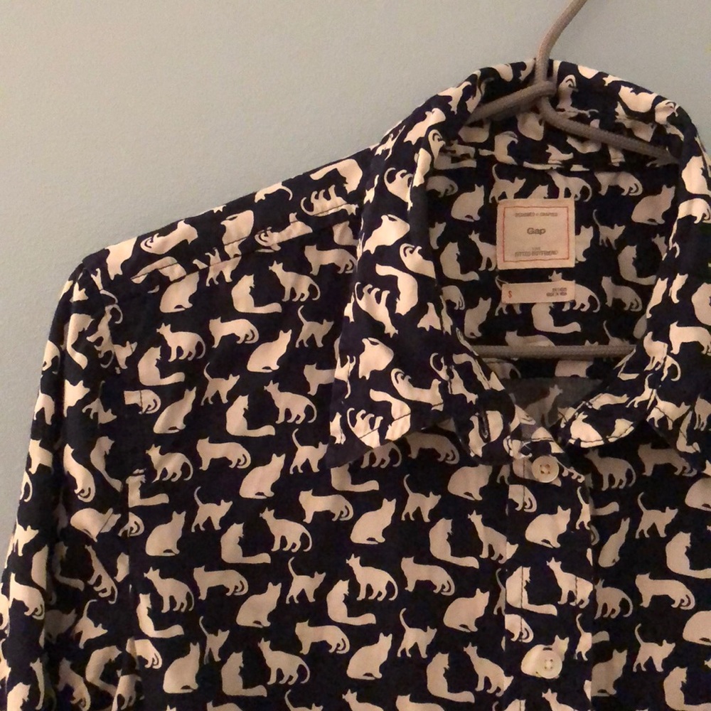 Gap Fitted Boyfriend Button Up/Down Cat Shirt